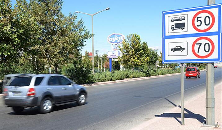 Bakan Uraloğlu, trafikte yeni dönemi duyurdu: Yaklaşık 33 bin hız levhası tek tek kaldırıldı Bakan Uraloğlu, trafikte yeni dönemi duyurdu: Yaklaşık 33 bin hız levhası tek tek kaldırıldı - 1. Resim