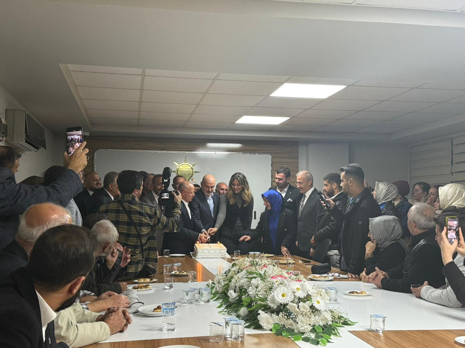 Gemlik'te AK Parti hedef büyütüyor: 800 yeni üye Gemlik'te AK Parti hedef büyütüyor: 800 yeni üye - 1. Resim