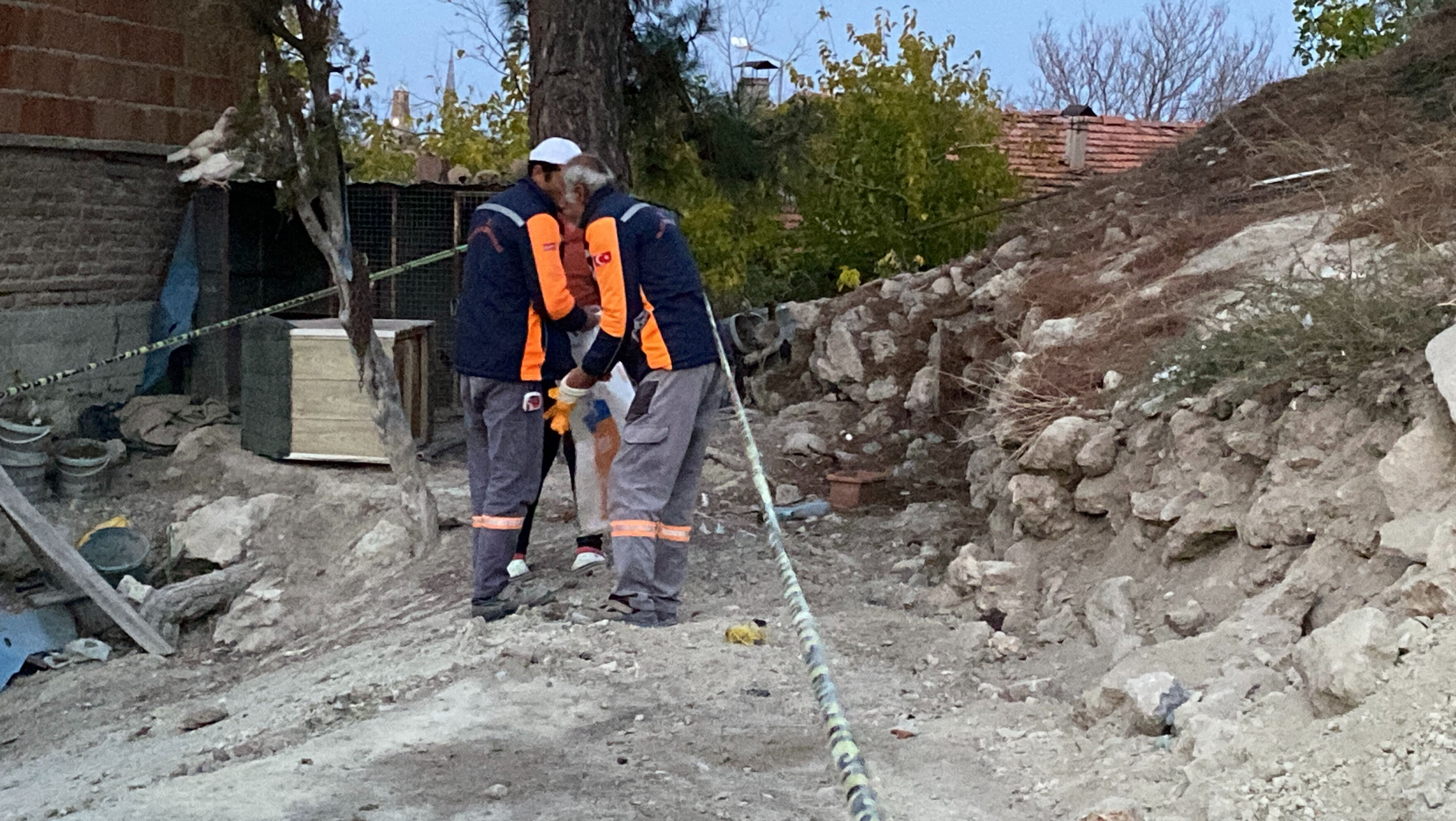 Kazı yapan işçiler buldu! Topraktan kemikler çıktı, işin sırrı sonradan çözüldü Kazı yapan işçiler buldu! Topraktan kemikler çıktı, işin sırrı sonradan çözüldü - 2. Resim