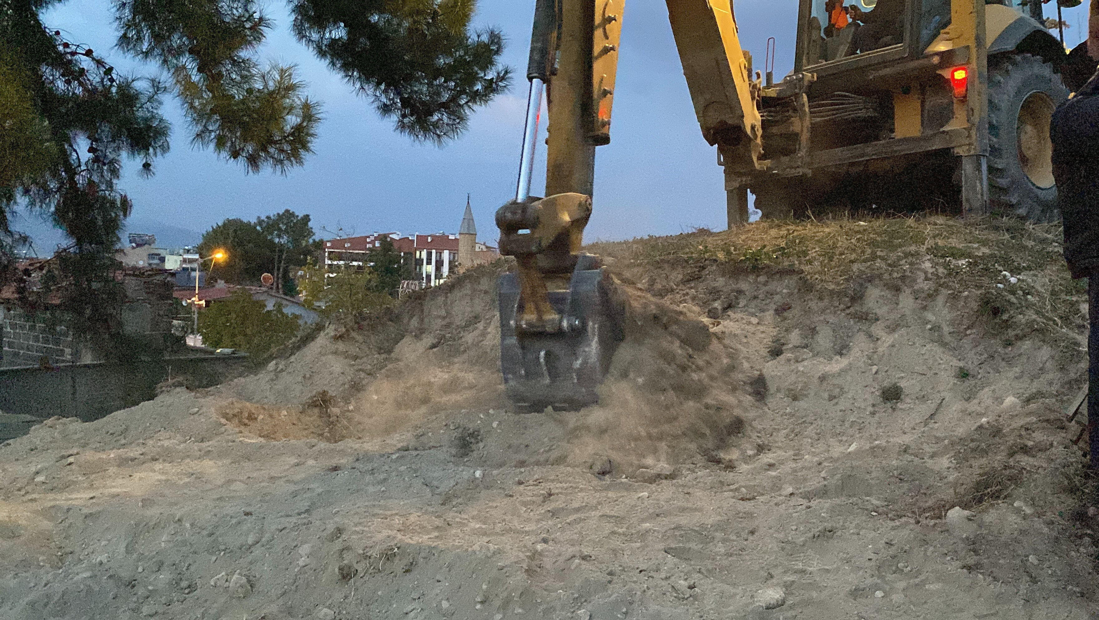 Kazı yapan işçiler buldu! Topraktan kemikler çıktı, işin sırrı sonradan çözüldü Kazı yapan işçiler buldu! Topraktan kemikler çıktı, işin sırrı sonradan çözüldü - 1. Resim