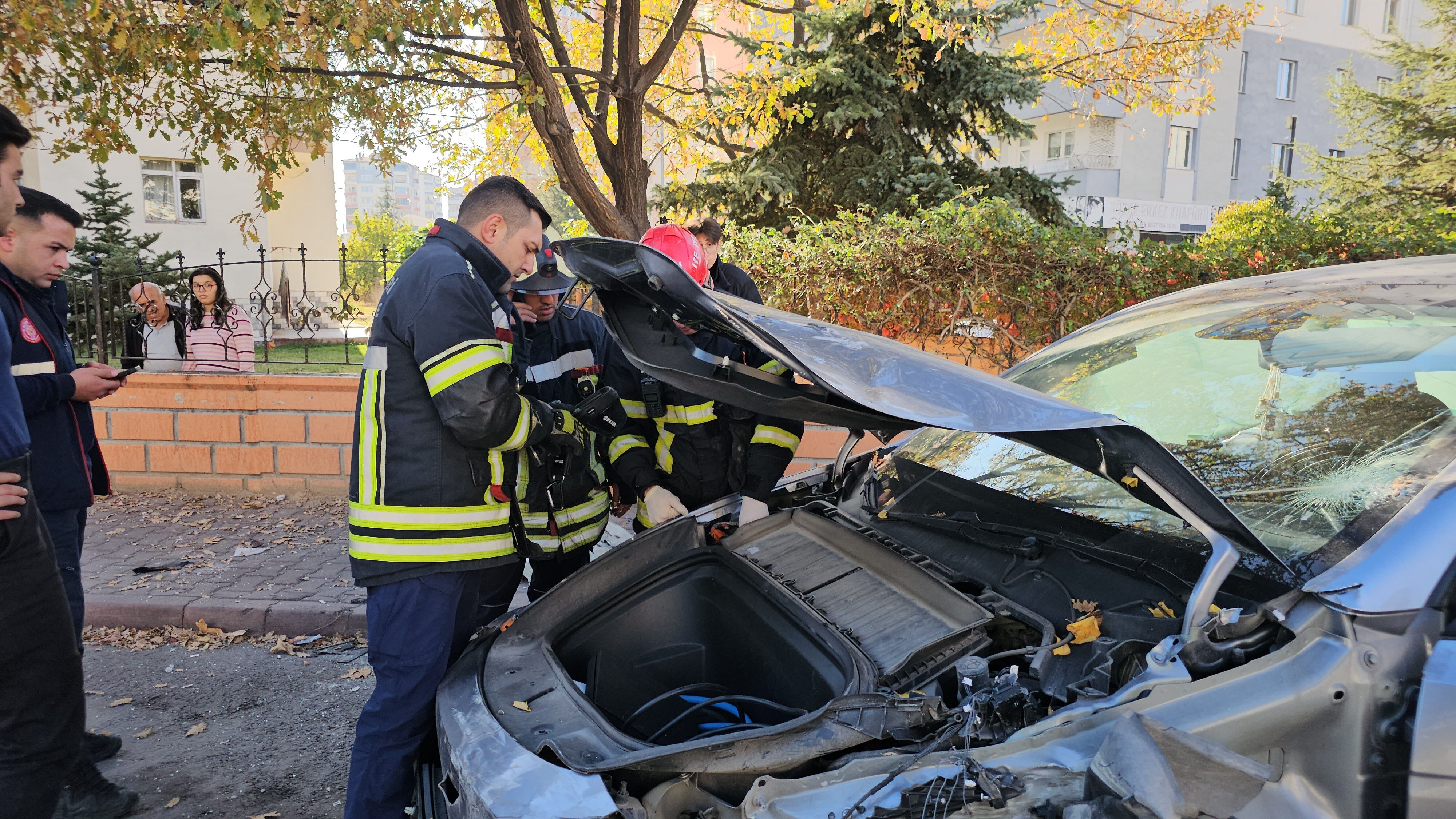 Tesla ile hız denemesi hezeyanla bitti! Araç 'perte' çıktı... Tesla ile hız denemesi hezeyanla bitti! Araç 'perte' çıktı... - 2. Resim