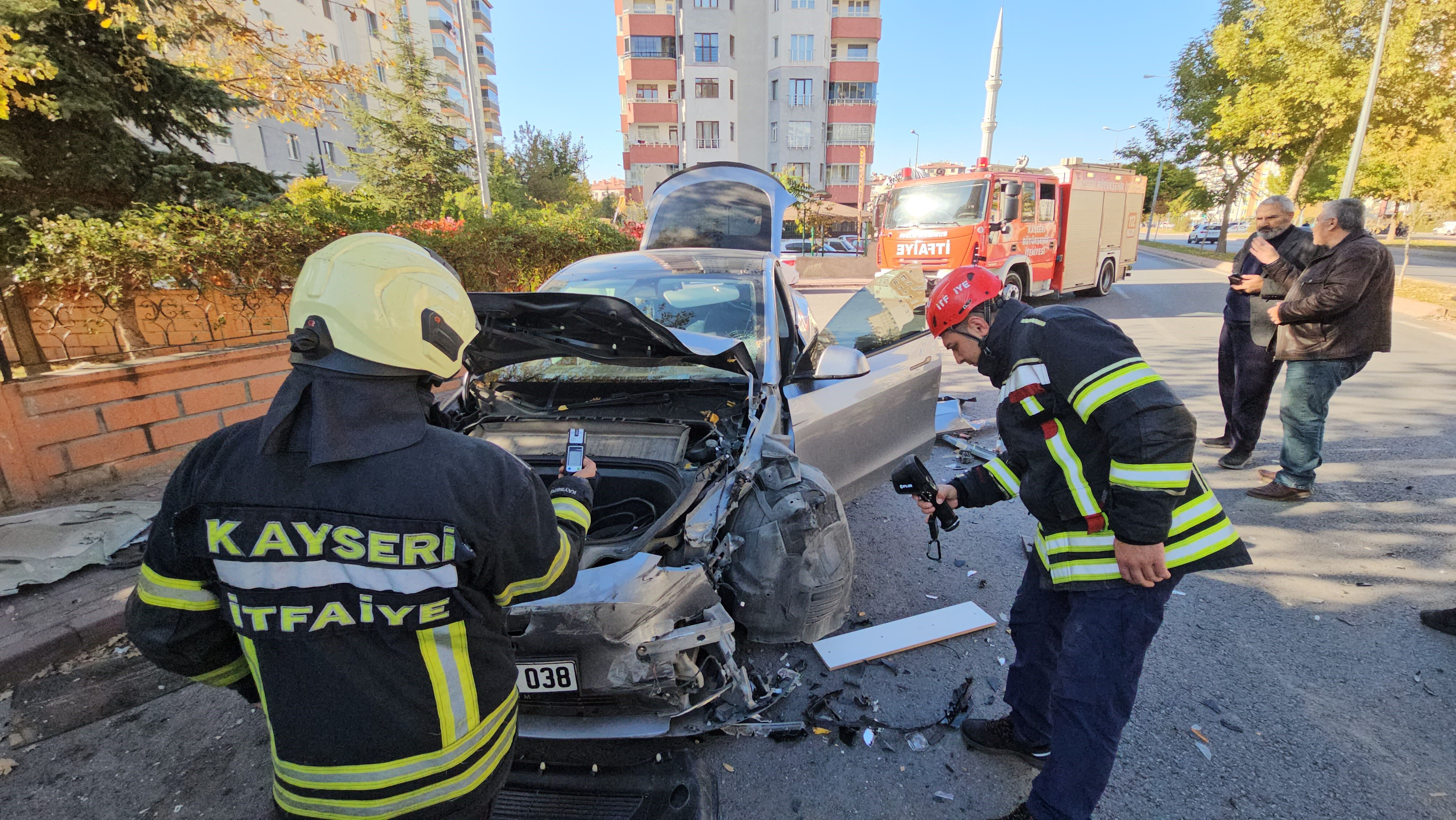 Tesla ile hız denemesi hezeyanla bitti! Araç 'perte' çıktı... Tesla ile hız denemesi hezeyanla bitti! Araç 'perte' çıktı... - 1. Resim