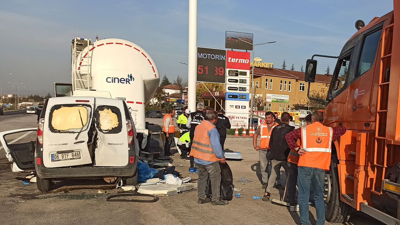 Ankara'da yürek burkan olay: Aynı aileden biri bebek 3 kişi feci halde can verdi Ankara'da yürek burkan olay: Aynı aileden biri bebek 3 kişi feci halde can verdi - 2. Resim