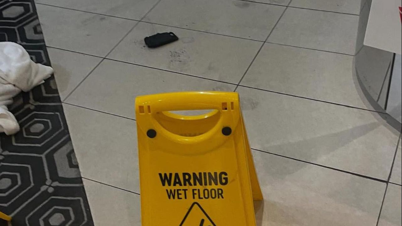  - Havalimanında facia! Şarj aleti alev topuna döndü