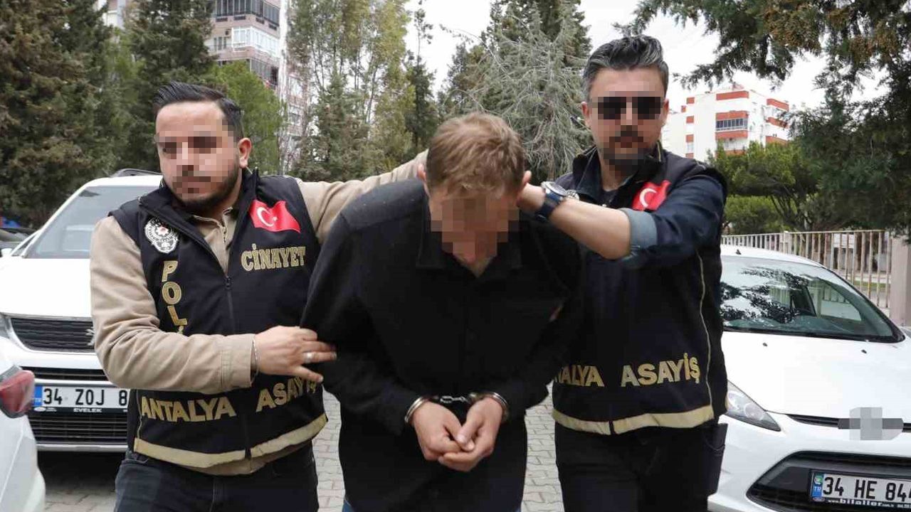 Babasını bıçaklayarak öldürdü, mahkeme kararını verdi! İşte Oğuzhan Akyol'un cezası Babasını bıçaklayarak öldürdü, mahkeme kararını verdi! İşte Oğuzhan Akyol'un cezası