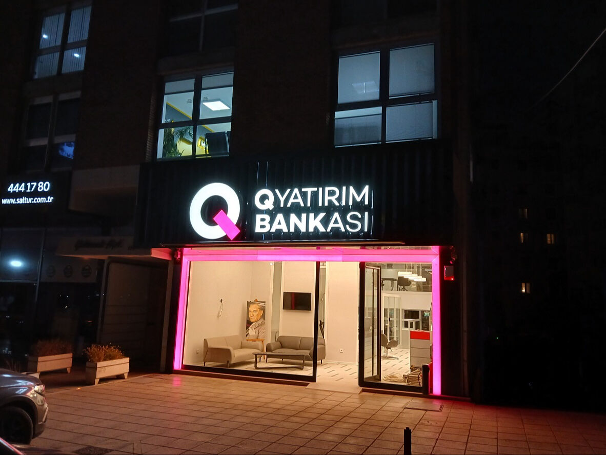 Banka adı altında tefecilik! Q Yatırım Bankası'na operasyon: 3 gözaltı Banka adı altında tefecilik! Q Yatırım Bankası'na operasyon: 3 gözaltı - 1. Resim