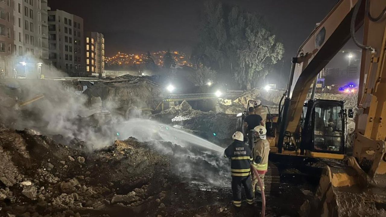 Deprem konutlarının inşaat alanında korkunç olay! İşçiler hastaneye kaldırıldı Deprem konutlarının inşaat alanında korkunç olay! İşçiler hastaneye kaldırıldı