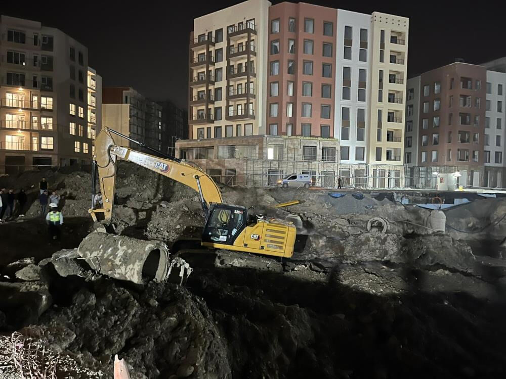 Deprem konutlarının inşaat alanında korkunç olay! İşçiler hastaneye kaldırıldı Deprem konutlarının inşaat alanında korkunç olay! İşçiler hastaneye kaldırıldı - 2. Resim