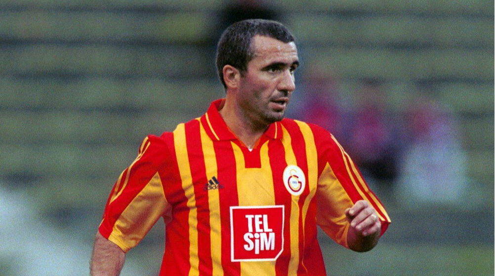 Diplomaside futbol jesti: Hakan Fidan'a Hagi'den imzalı top Gheorghe Hagi