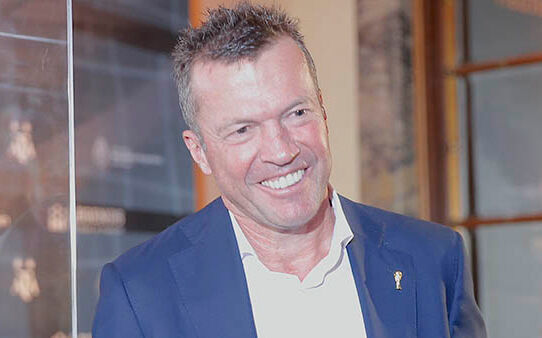 Efsane futbolcudan Fenerbahçe maçındaki skandala tepki: Düdüğü elinden alınmalı Efsane futbolcudan Fenerbahçe maçındaki skandala tepki: Düdüğü elinden alınmalı - 1. Resim