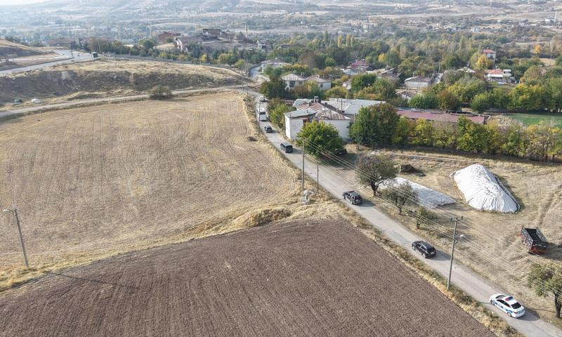 Elazığ’da umutlu bekleyişte 3. gün: 250 kişi kayıp otizmli çocuğu arıyor Elazığ’da umutlu bekleyişte 3. gün: 250 kişi kayıp otizmli çocuğu arıyor - 3. Resim
