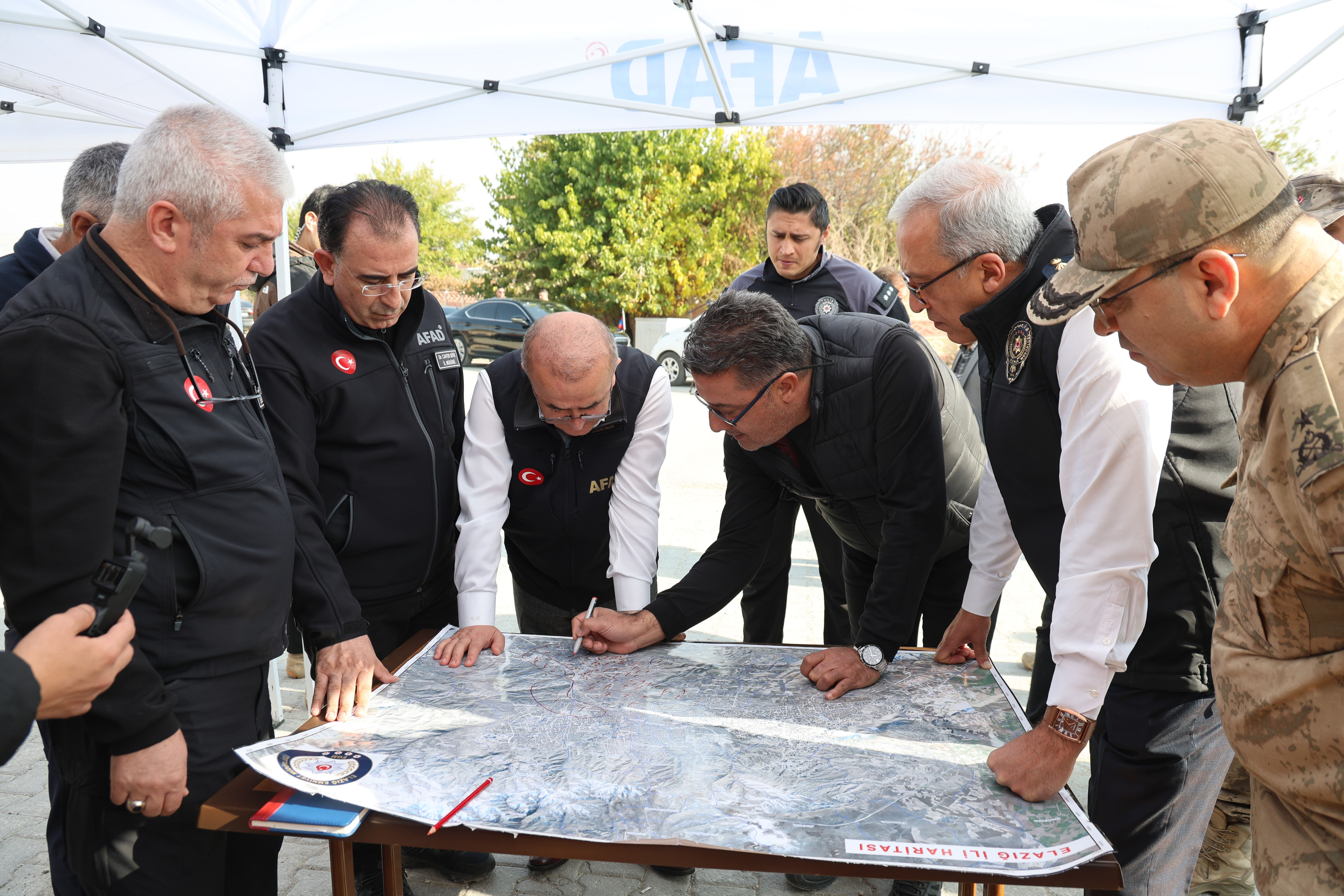 Elazığ’da umutlu bekleyişte 3. gün: 250 kişi kayıp otizmli çocuğu arıyor Elazığ’da umutlu bekleyişte 3. gün: 250 kişi kayıp otizmli çocuğu arıyor - 5. Resim