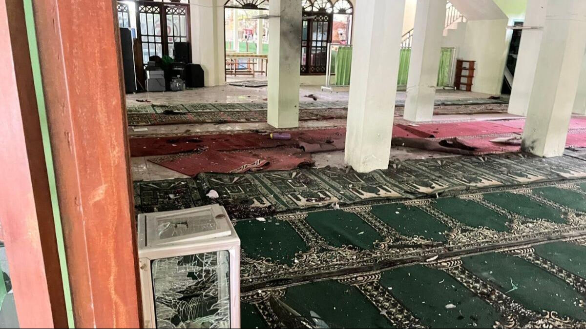 Endonezya'nın başkenti Jakarta'da cuma namazı sırasında patlama: Çok sayıda yaralı var! Endonezya'nın başkenti Jakarta'da cuma namazı sırasında patlama: Çok sayıda yaralı var! - 1. Resim