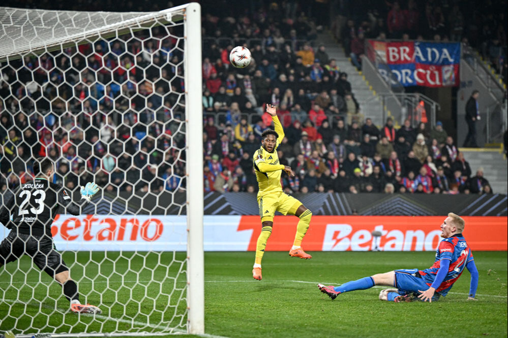Fenerbahçe, Viktoria Plzen'e takıldı! Çekya'da tartışmalı son Fenerbahçe, Viktoria Plzen'e takıldı! Çekya'da tartışmalı son - 3. Resim