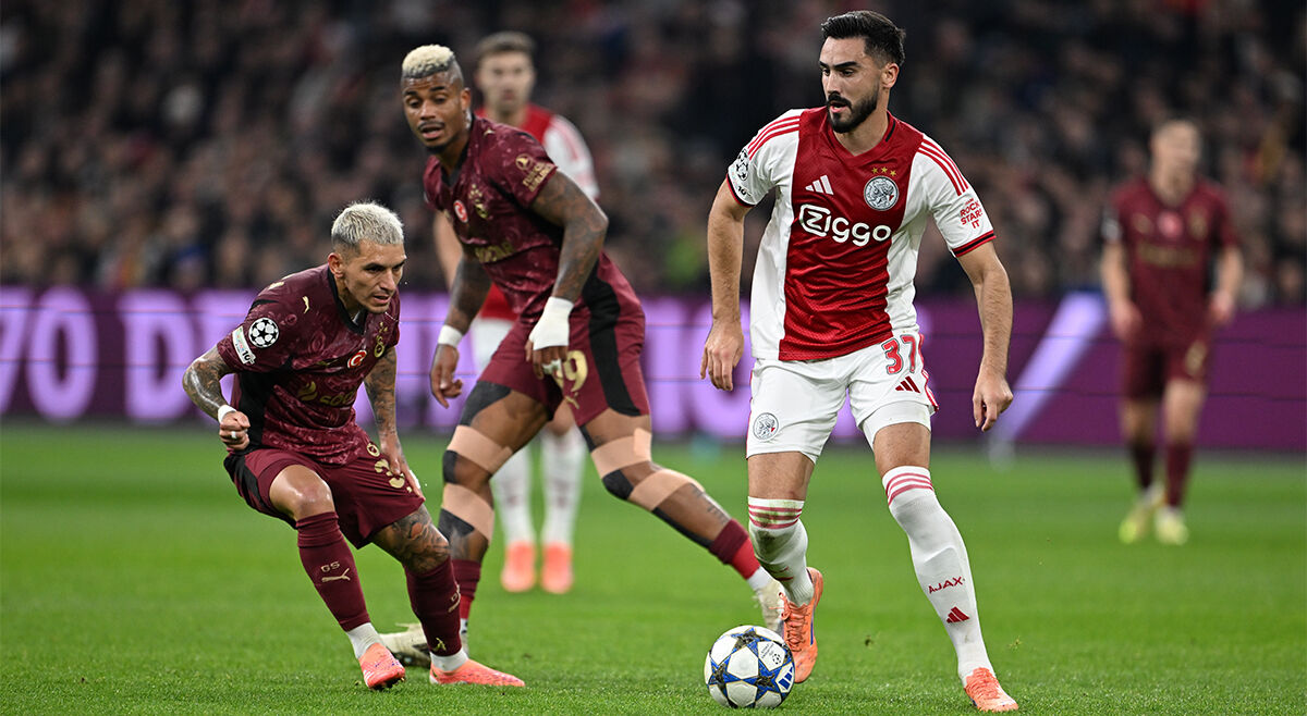 Galatasaray'ın Ajax zaferi sonrası soyunma odasında sürpriz: Başkan Özbek'ten büyük zam Galatasaray'ın Ajax zaferi sonrası soyunma odasında sürpriz: Başkan Özbek'ten büyük zam - 1. Resim