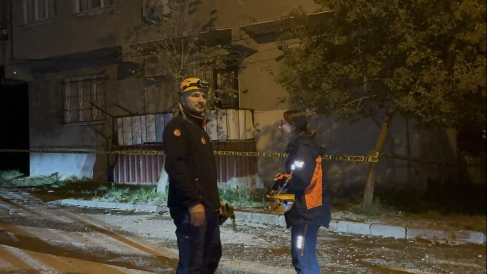 Gebze’de riskli bina alarmı: 11 kişi tahliye edildi Gebze’de riskli bina alarmı: 11 kişi tahliye edildi - 1. Resim