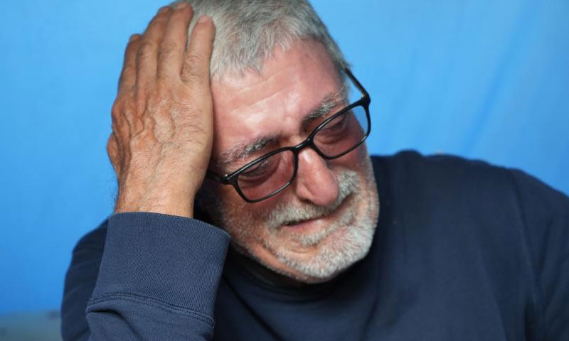 İnternetten tanıştığı eşi bıçakladı, evinden oldu! Şimdi ayağında kelepçeyle çadırda yaşıyor - 2. Resim