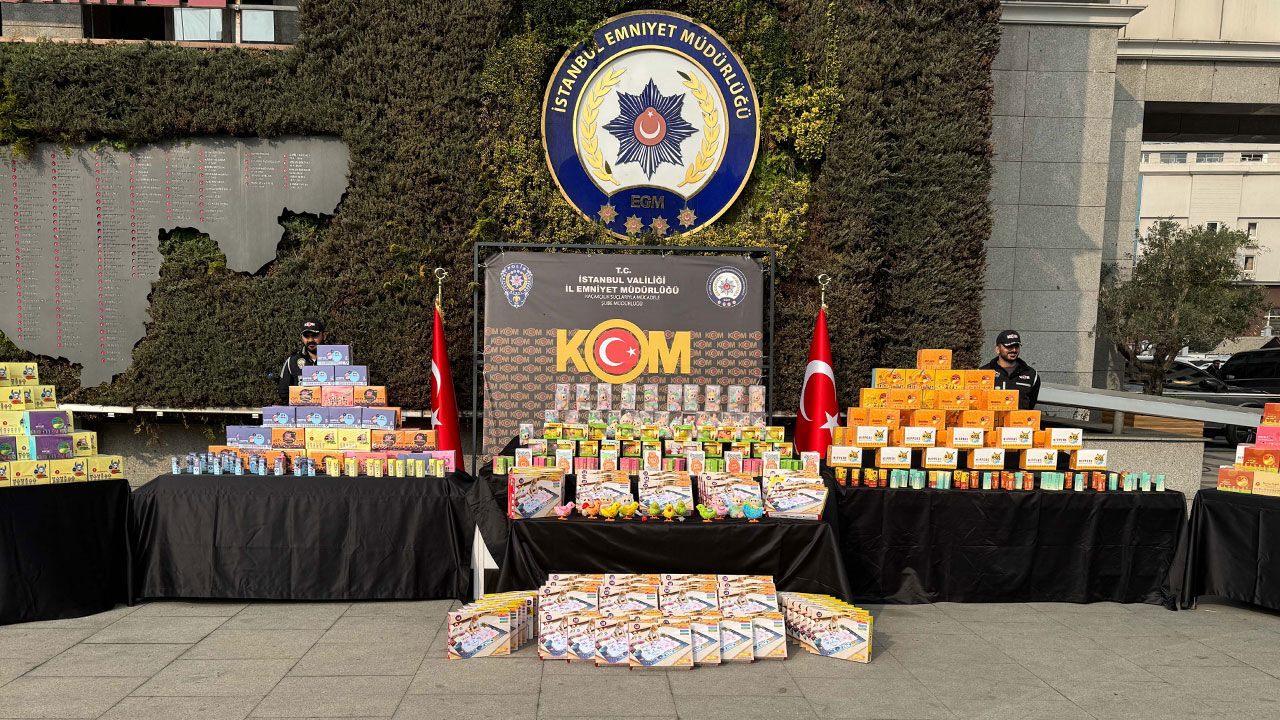 İstanbul'da 50 milyon liralık büyük operasyon: 125 bin kaçak oyuncak ele geçirildi! İstanbul'da 50 milyon liralık büyük operasyon: 125 bin kaçak oyuncak ele geçirildi! - 1. Resim