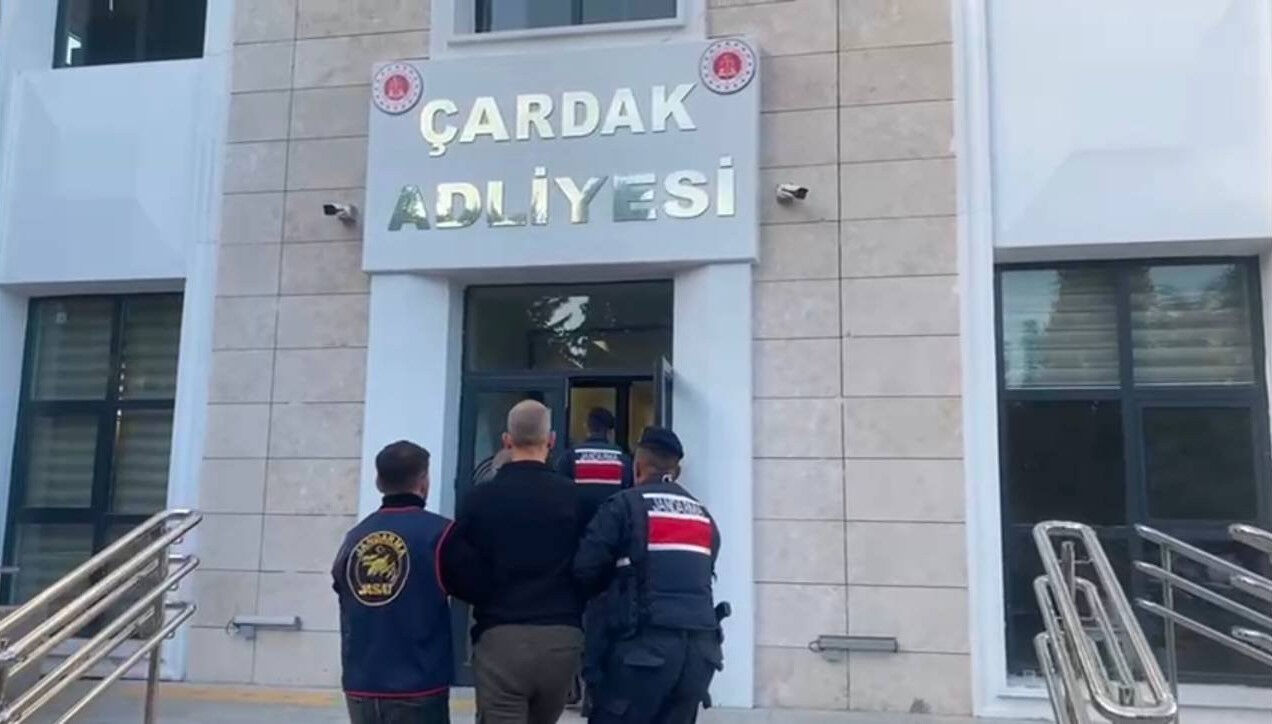 Kadın gardiyana yapay zekayla müstehcen video yaptı! Akılalmaz tezgah böyle bozuldu Kadın gardiyana yapay zekayla müstehcen video yaptı! Akılalmaz tezgah böyle bozuldu - 1. Resim
