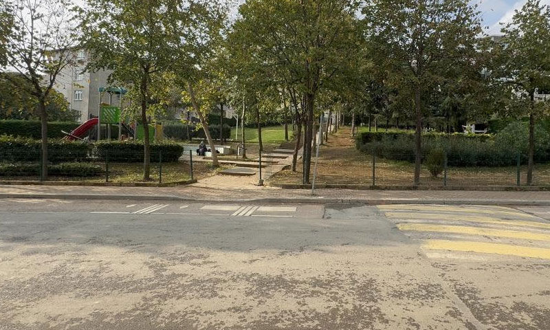 Park alanında feci kaza: Çöp kamyonu belediye işçisini ezdi Park alanında feci kaza: Çöp kamyonu belediye işçisini ezdi - 1. Resim