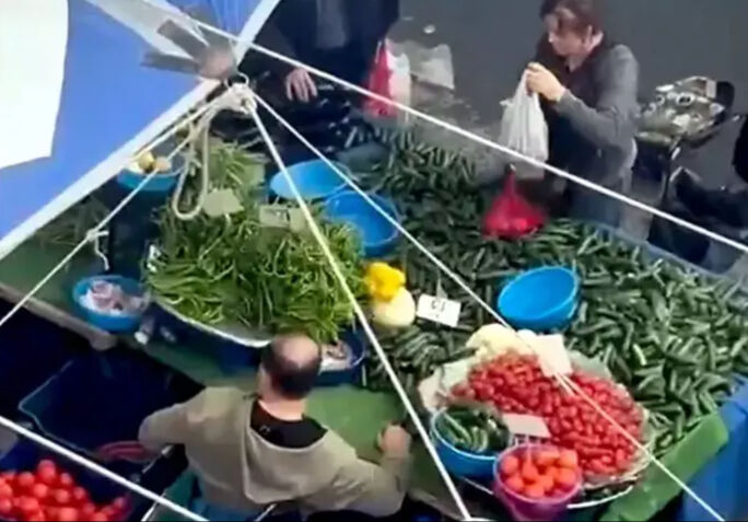 Salatalık hilesi infiale neden olmuştu! Savcılık engelli pazarcı için harekete geçti Salatalık hilesi infiale neden olmuştu! Savcılık engelli pazarcı için harekete geçti - 2. Resim