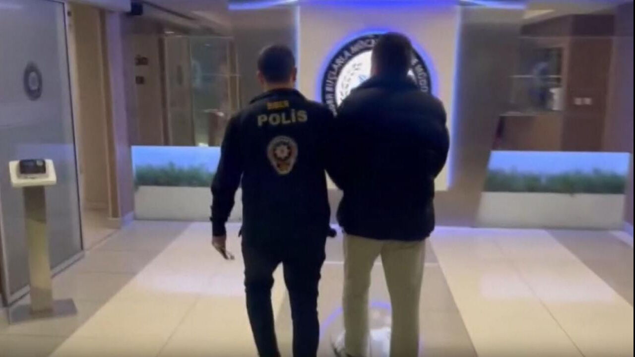 Sosyal medya üzerinden 'büyü ve fal bakma' dolandırıcılığı! İstanbul ve Ankara'da 42 kişi tutuklandı - 1. Resim