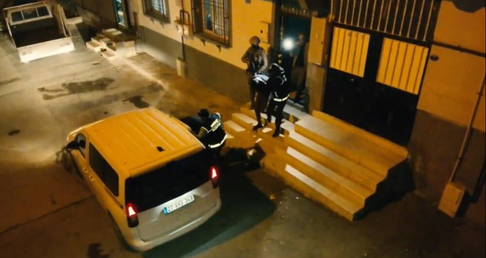 Uyuşturucu ticareti yapan örgüt çökertildi! Çok sayıda gözaltı var Uyuşturucu ticareti yapan örgüt çökertildi! Çok sayıda gözaltı var - 1. Resim
