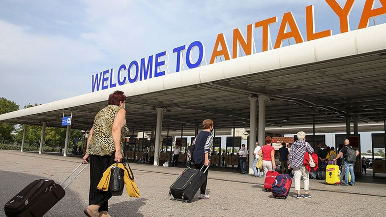 17 milyon turist geliyor, turizmci personel bulamıyor! 'Yurt dışından eleman getirmek zorunda kaldık' - 1. Resim