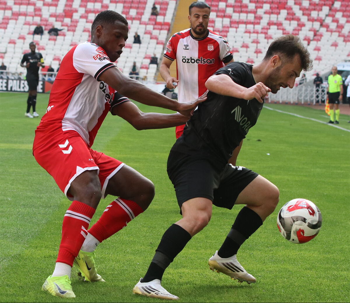 5 gol, 2 penaltı ve kırmızı kart: Özbelsan Sivasspor: 3 - Manisa FK: 2 5 gol, 2 penaltı ve kırmızı kart: Özbelsan Sivasspor: 3 - Manisa FK: 2 - 2. Resim