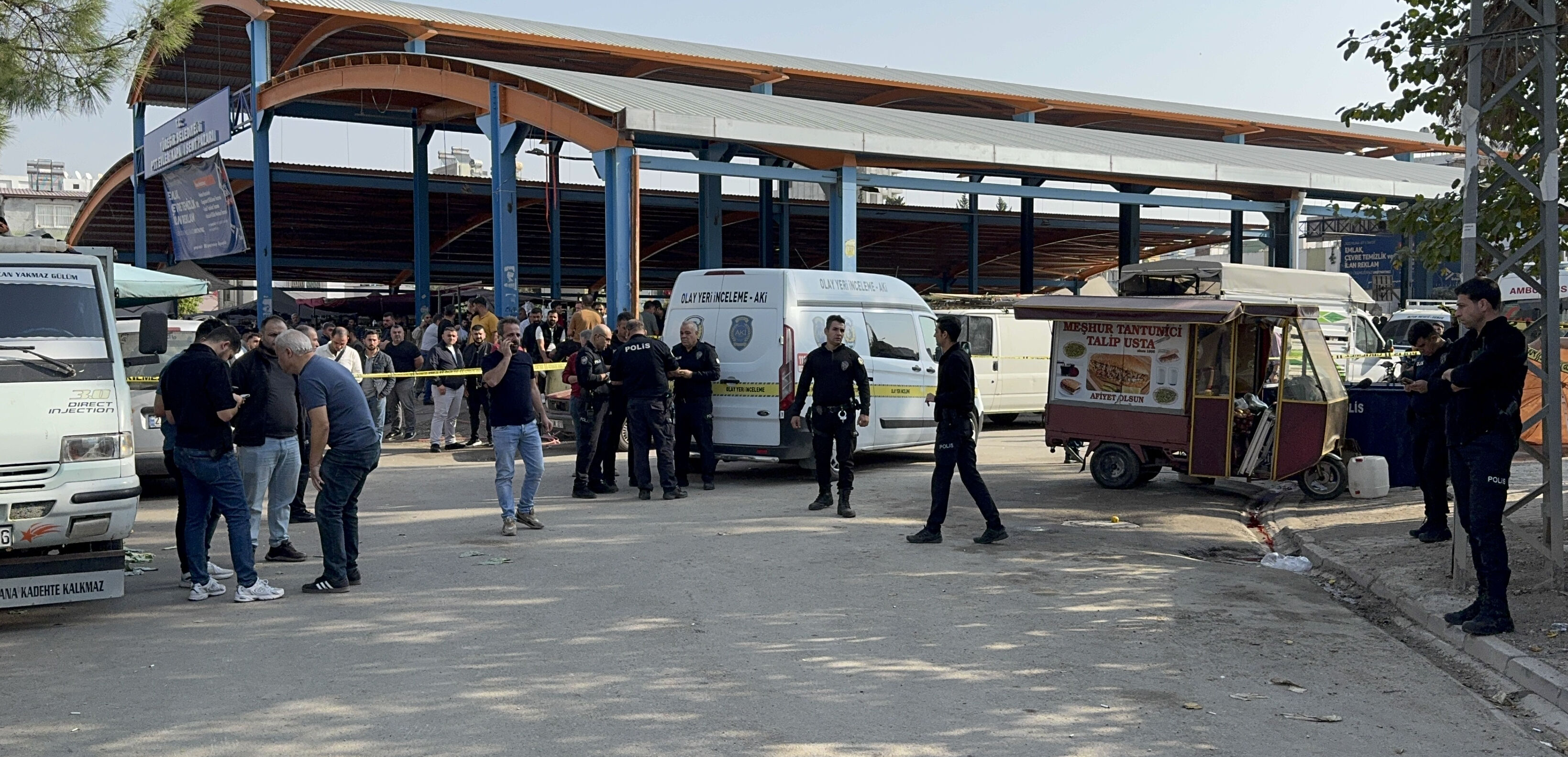 Adana'da kan donduran olay! Yardıma gelenleri de vurdular: 2 ölü, 5 yaralı Adana'da kan donduran olay! Yardıma gelenleri de vurdular: 2 ölü, 5 yaralı - 1. Resim
