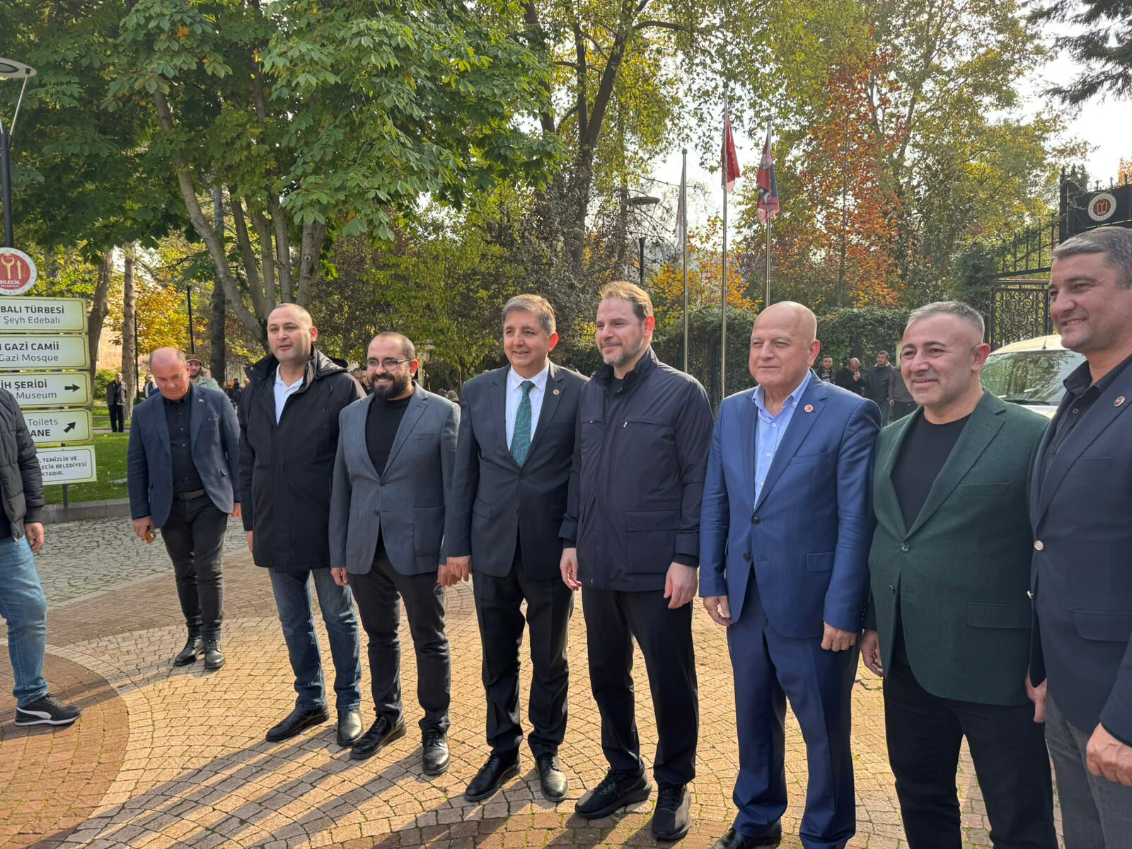 Berat Albayrak uzun zaman sonra eşiyle görüntülendi Berat Albayrak uzun zaman sonra eşiyle görüntülendi - 2. Resim