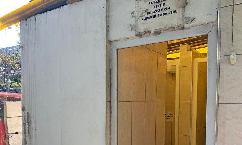 Camide feci son: Kadın tuvaletinde erkek cesedi bulundu - 2. Resim