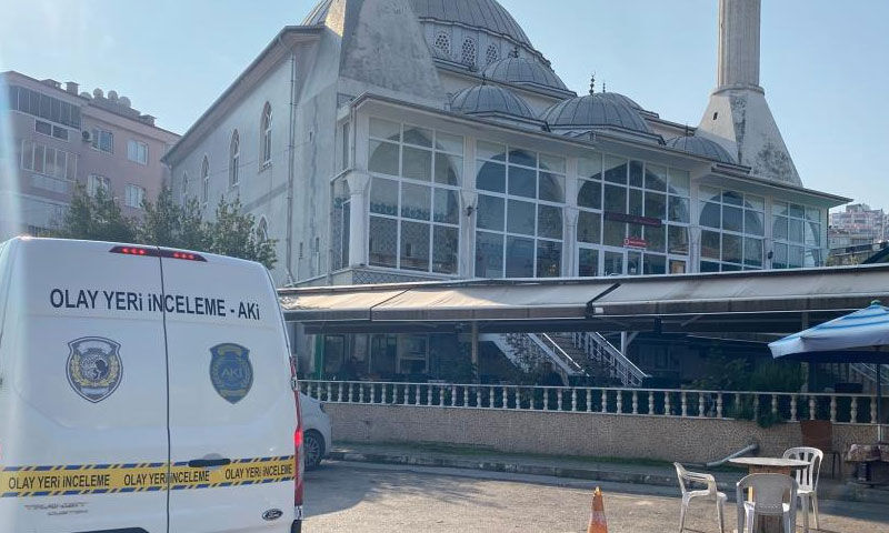 Camide feci son: Kadın tuvaletinde erkek cesedi bulundu - 1. Resim