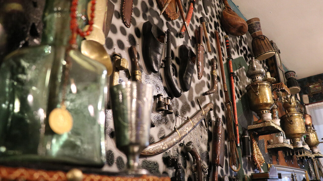 Her şey hurdacıdan aldığı bir demlikle başladı! Kafeye giren kendini müzede sanıyor Her şey hurdacıdan aldığı bir demlikle başladı! Kafeye giren kendini müzede sanıyor - 3. Resim