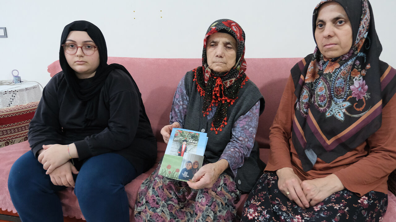 Huriye Helvacı'nın kızı konuştu, sesi titreyerek çağrı yaptı: Annemin kaybolduğunu internetten öğrendim Huriye Helvacı'nın kızı konuştu, sesi titreyerek çağrı yaptı: Annemin kaybolduğunu internetten öğrendim - 3. Resim