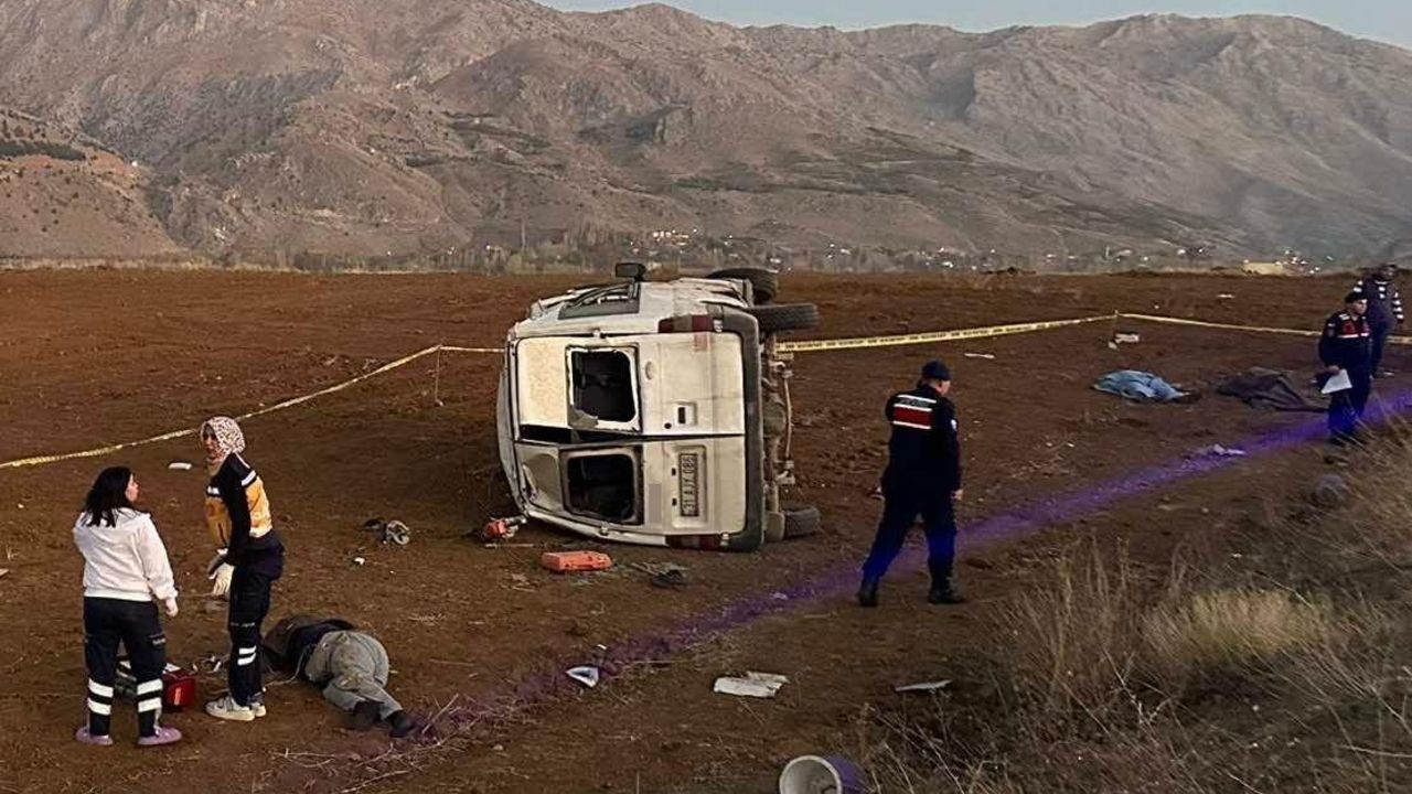 Kahramanmaraş'ta minibüs kaza yaptı! Ölü ve yaralılar var - 3. Sayfa