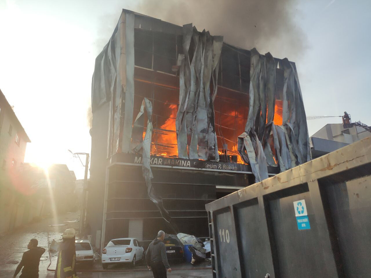 Kocaeli'de 6 kişinin öldüğü patlama sonrası yeni tehlike! Benzin istasyonunda faciadan dönüldü Kocaeli'de 6 kişinin öldüğü patlama sonrası yeni tehlike! Benzin istasyonunda faciadan dönüldü - 1. Resim