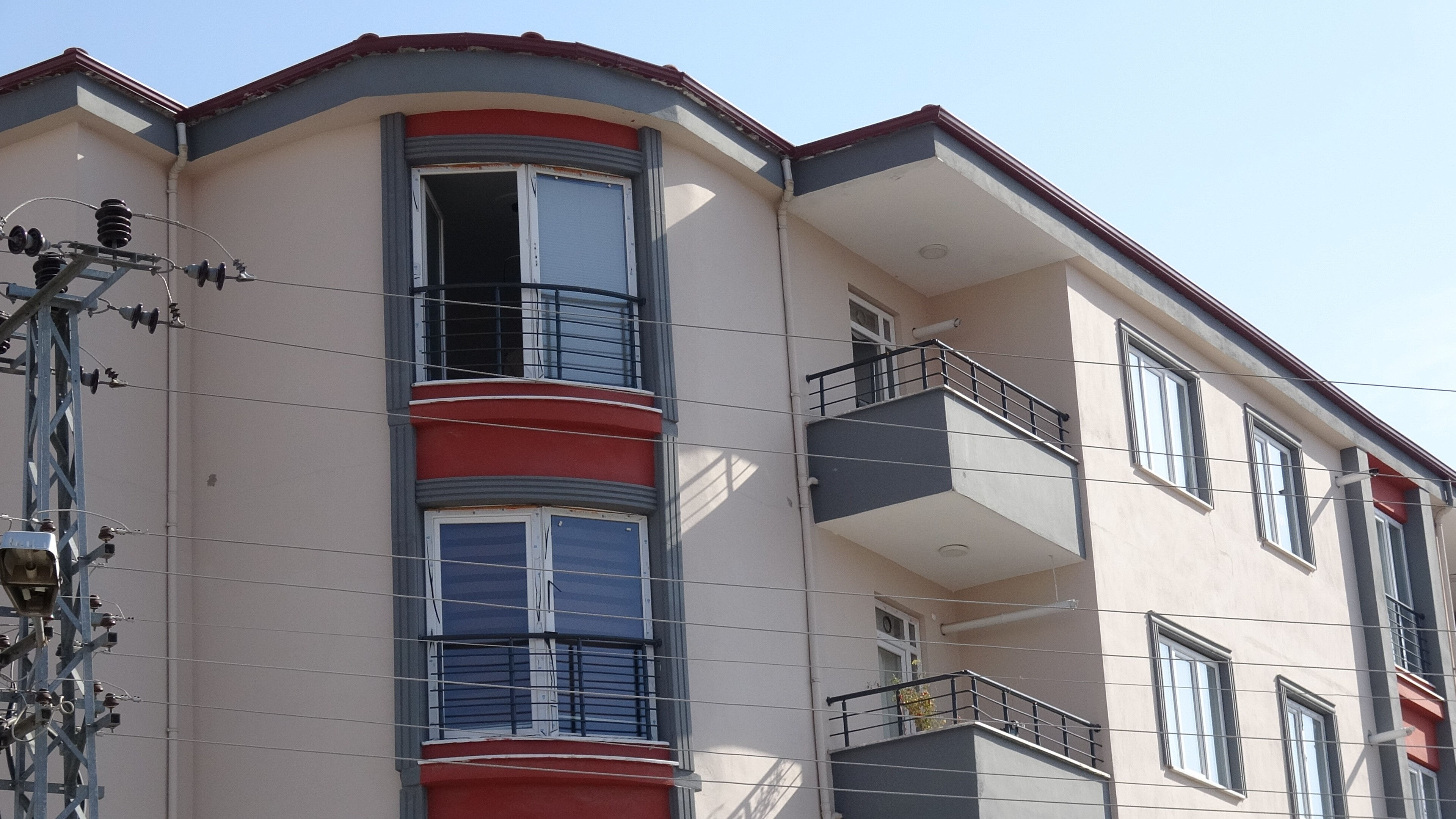 Misafirliğe gitmişti! İnfaz koruma memuru, balkondan düşüp öldü - 1. Resim