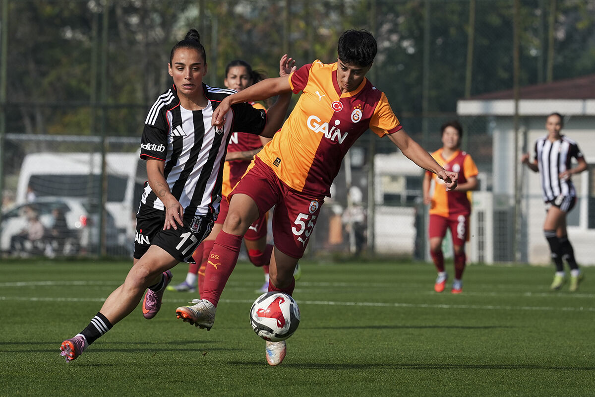Turkcell Kadın Futbol Süper Ligi: Galatasaray derbide Beşiktaş'a fark attı - 1. Resim
