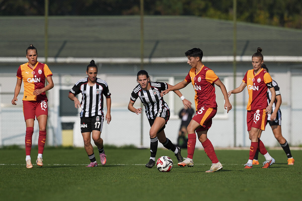 Turkcell Kadın Futbol Süper Ligi: Galatasaray derbide Beşiktaş'a fark attı - 3. Resim