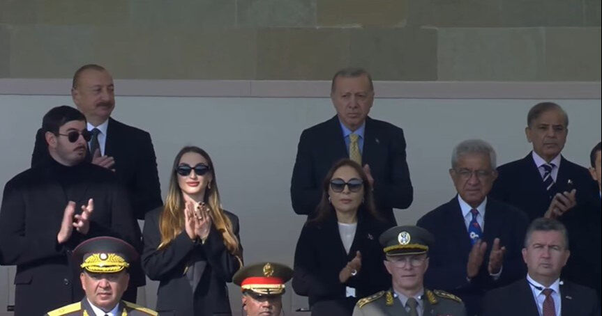 Zafer Günü’nde Ermenistan’a olay gönderme! Aliyev 'şimdi hücrede Azerbaycan çayı içiyorlar' dedi Türkiye’nin desteği Karabağ zaferinin temeli oldu! Aliyev teşekkür etti - 2. Resim