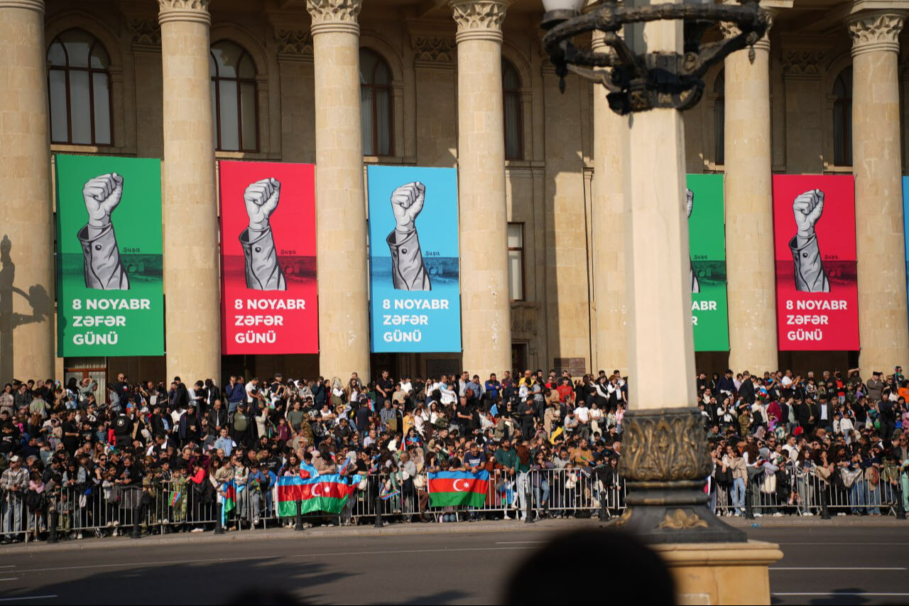 Zafer Günü’nde Ermenistan’a olay gönderme! Aliyev 'şimdi hücrede Azerbaycan çayı içiyorlar' dedi Türkiye’nin desteği Karabağ zaferinin temeli oldu! Aliyev teşekkür etti - 1. Resim
