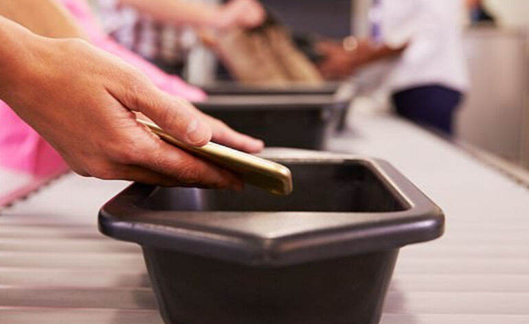 Uçuşlarda yeni yasak! Havayolları artık o popüler cihazı bagajda istemiyor - 1. Resim