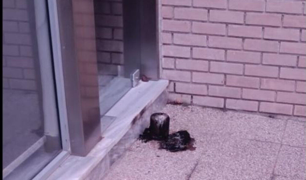 Yunanistan’da bombalı saldırı! Hükümete yakın medya ofisleri hedef alındı Yunanistan’da bombalı saldırı! Hükümete yakın medya ofisleri hedef alındı - 1. Resim