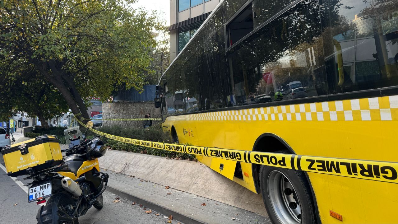 İETT şoförü direksiyon başında kalp krizi geçirdi! Acı haber geldi İETT şoförü direksiyon başında kalp krizi geçirdi! Acı haber geldi