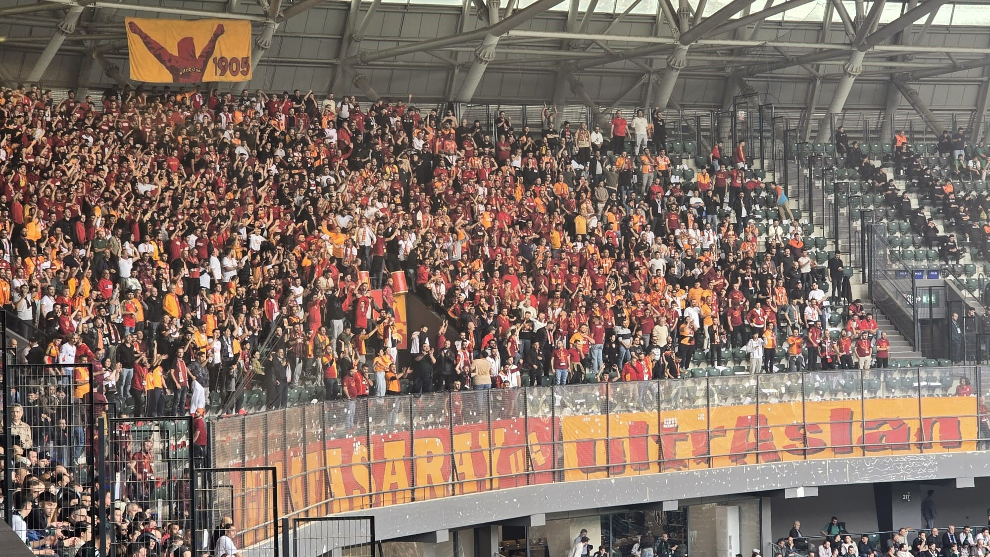 Galatasaray, Kocaelispor deplasmanında! Galatasaray, Kocaelispor deplasmanında! İlk düdük çaldı - 1. Resim