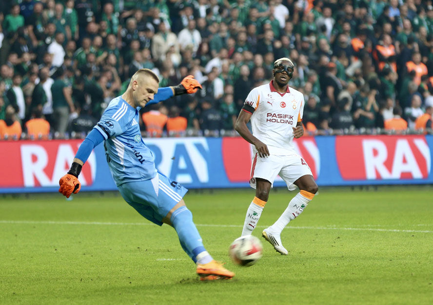 Galatasaray'ın tarihi serisi sona erdi: Kocaelispor'dan sürpriz galibiyet Galatasaray'ın tarihi serisi sona erdi: Kocaelispor'dan sürpriz galibiyet - 3. Resim