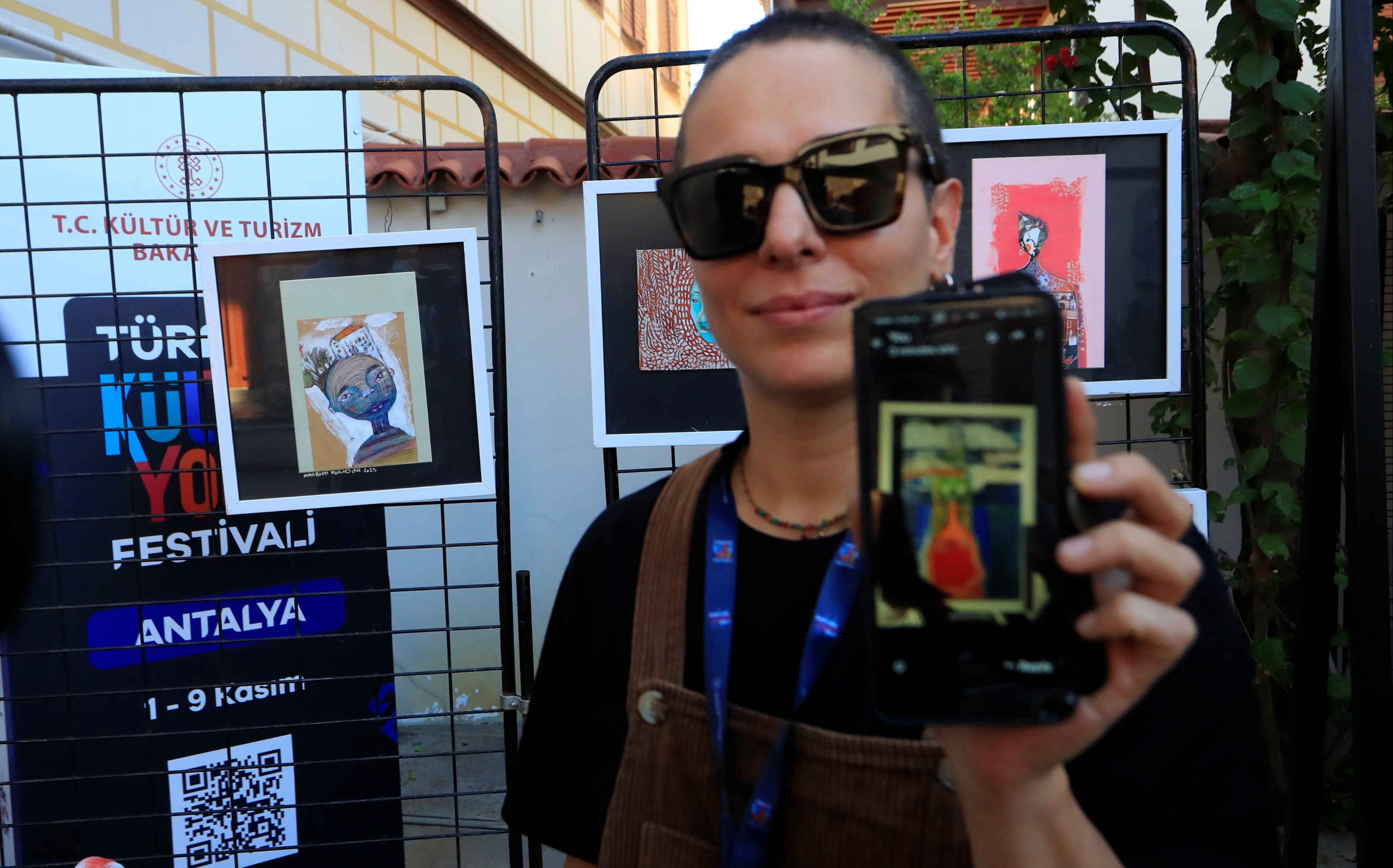 'Hayatım' dediği 150 eser bir gecede yok oldu! İranlı ressam 5 yıllık emeğinin peşinde 'Hayatım' dediği 150 eser bir gecede yok oldu! İranlı ressam 5 yıllık emeğinin peşinde - 2. Resim