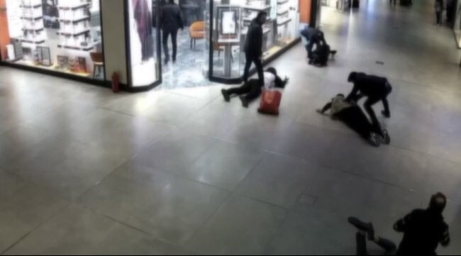 İstanbul'da AVM'lerden kıyafet çalan çete çökertildi! Nefes kesen operasyon kamerada İstanbul'da AVM'lerden kıyafet çalan çete çökertildi! Nefes kesen operasyon kamerada - 3. Resim