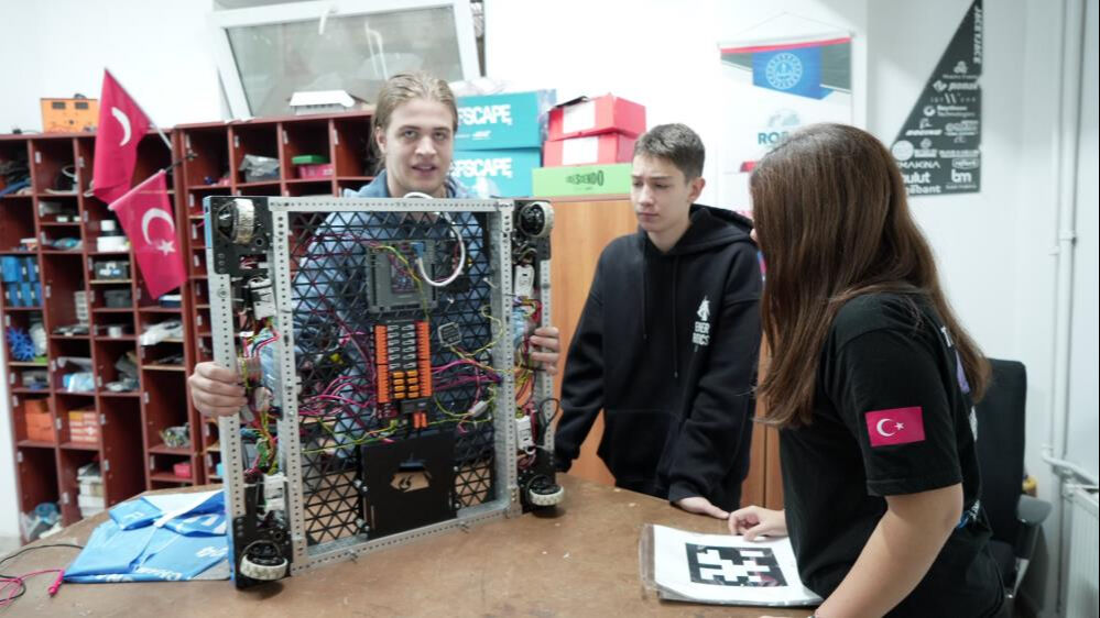 Kazan dairesinden dünya şampiyonluğuna: Lisede kurulan robotik takımı ödülleri topladı! - 3. Resim